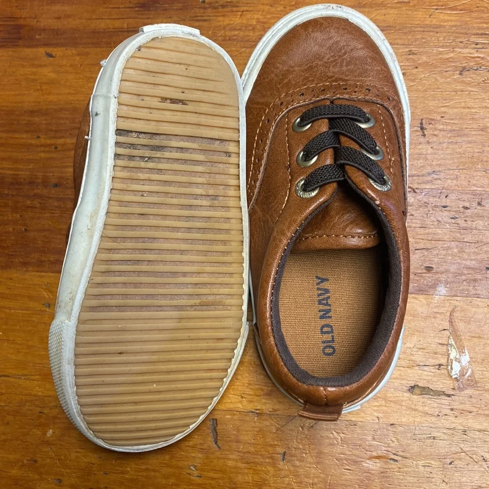 Old Navy Oxford slip on boys shoes size 6/13.5